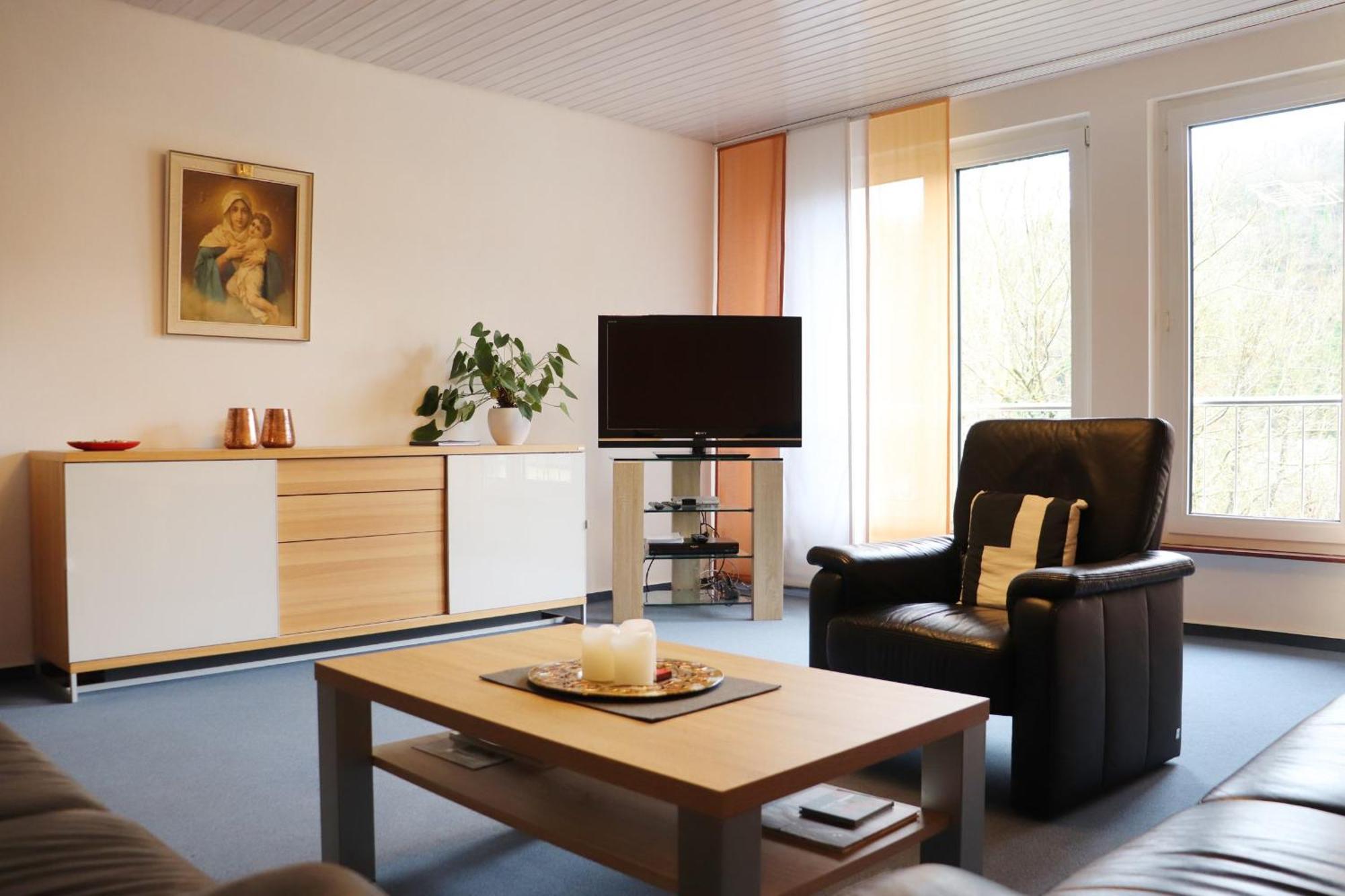 Haus St. Josef Vandrarhem Vallendar Exteriör bild